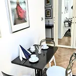 Mondrian Luxury & Market Square Iv Warschau
