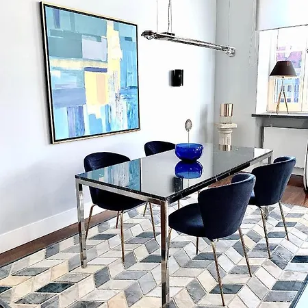 アパートホテル Mondrian Luxury & Market Square Iv ワルシャワ