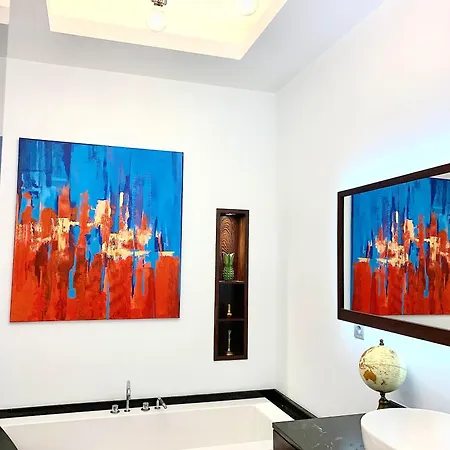 Mondrian Luxury & Market Square Iv 4* ワルシャワ