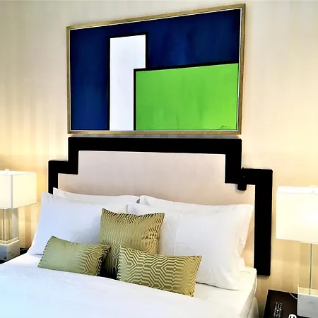 Mondrian Luxury & Market Square Iv 4* ワルシャワ